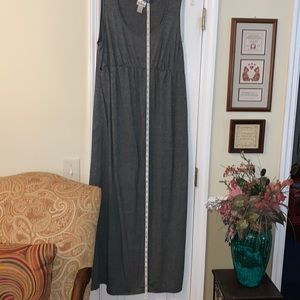 Maternity dress. One small snag as noted in the picture. Belt loops, no belt. ☹️